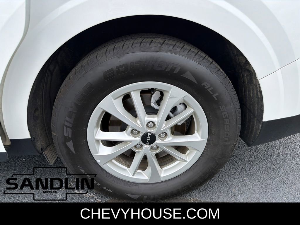 Used 2024 Kia Carnival LX image 30