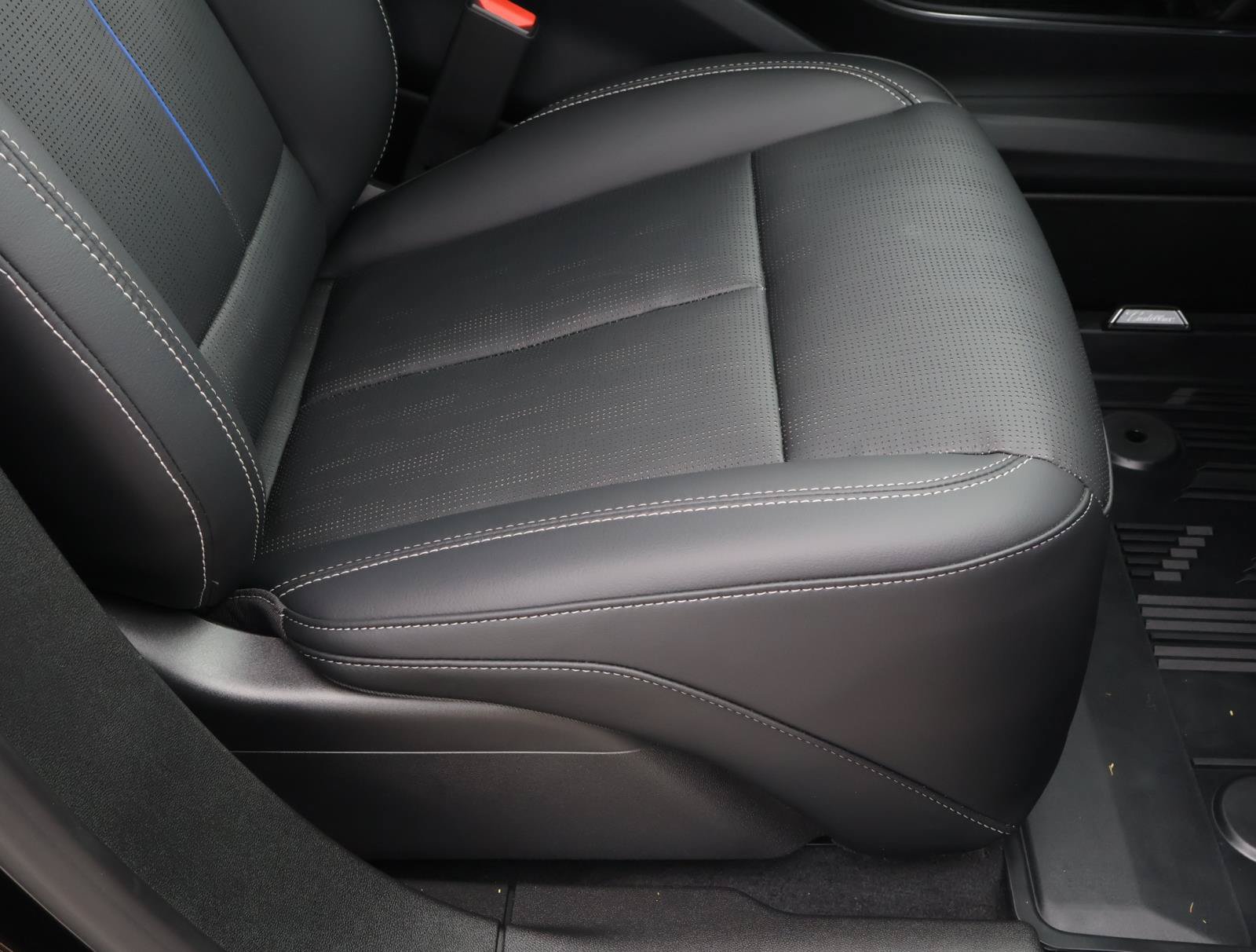 Certified 2026 Cadillac Lyriq Luxury w/ LPO, Floor Liner Package RWD image 19