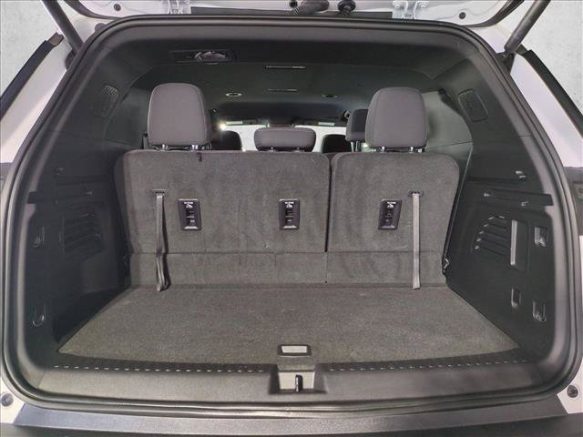 Used 2025 Chevrolet Traverse LT w/ Driver Confidence Package FWD image 6