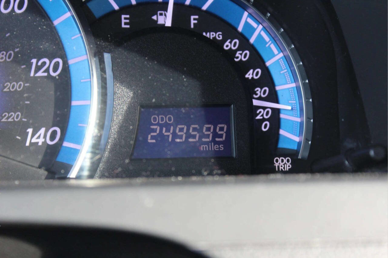 Used 2013 Toyota Camry LE image 9