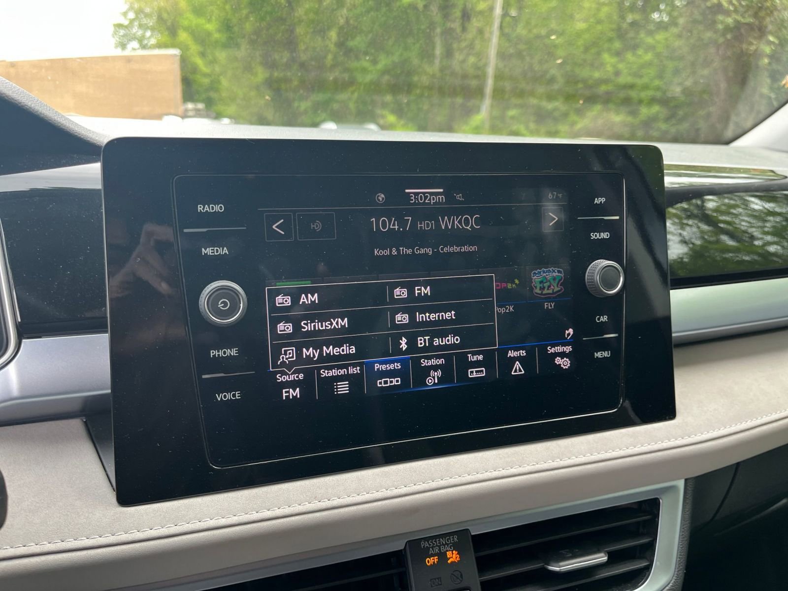 Used 2025 Volkswagen Taos SE image 20