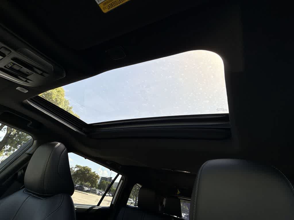Used 2024 Toyota Highlander XSE FWD image 17