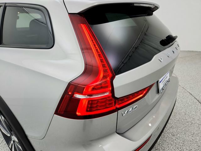 Certified 2025 Volvo V60 B5 Cross Country Plus image 15