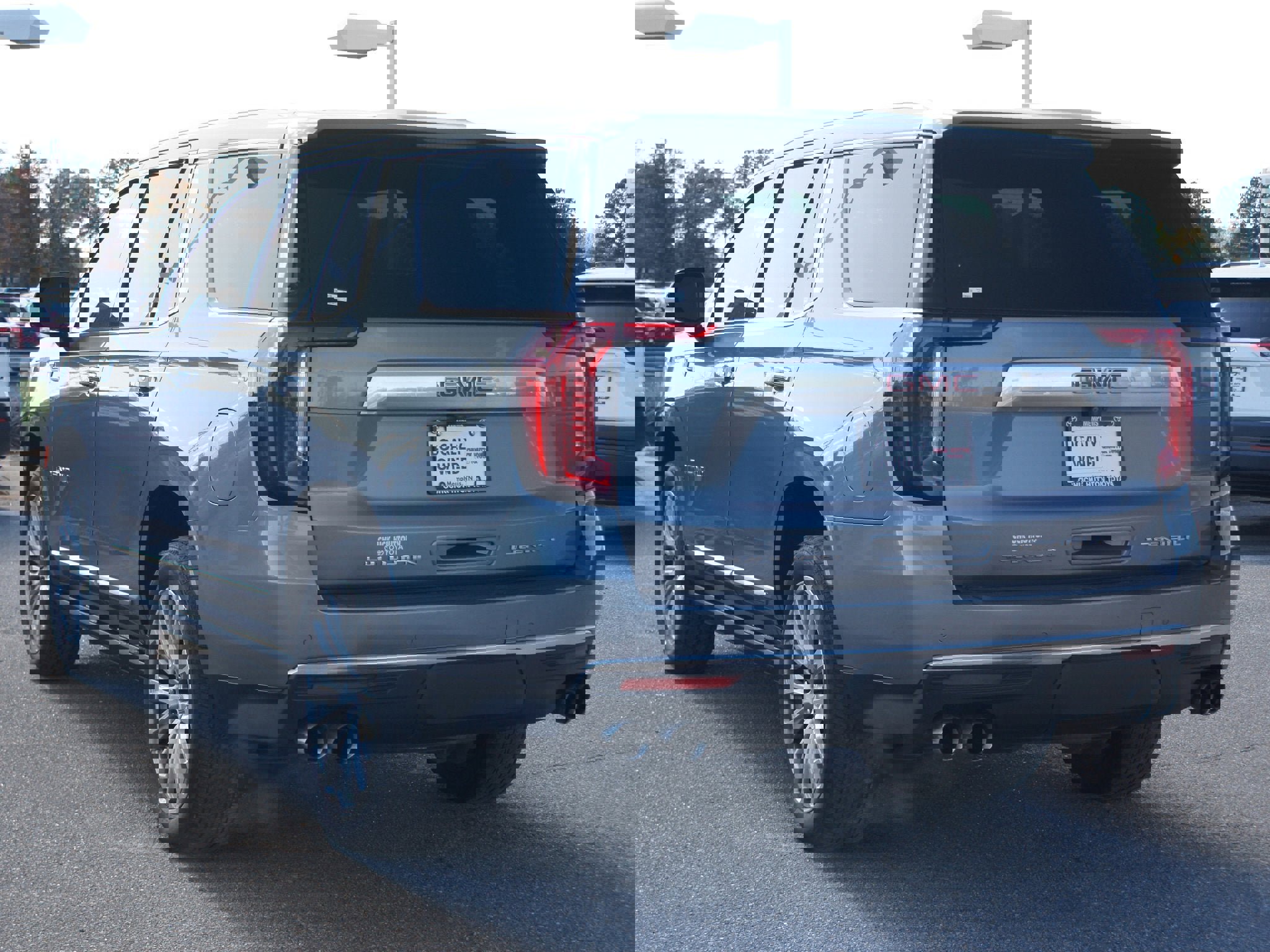 Used 2021 GMC Yukon Denali w/ Denali Premium Package image 18