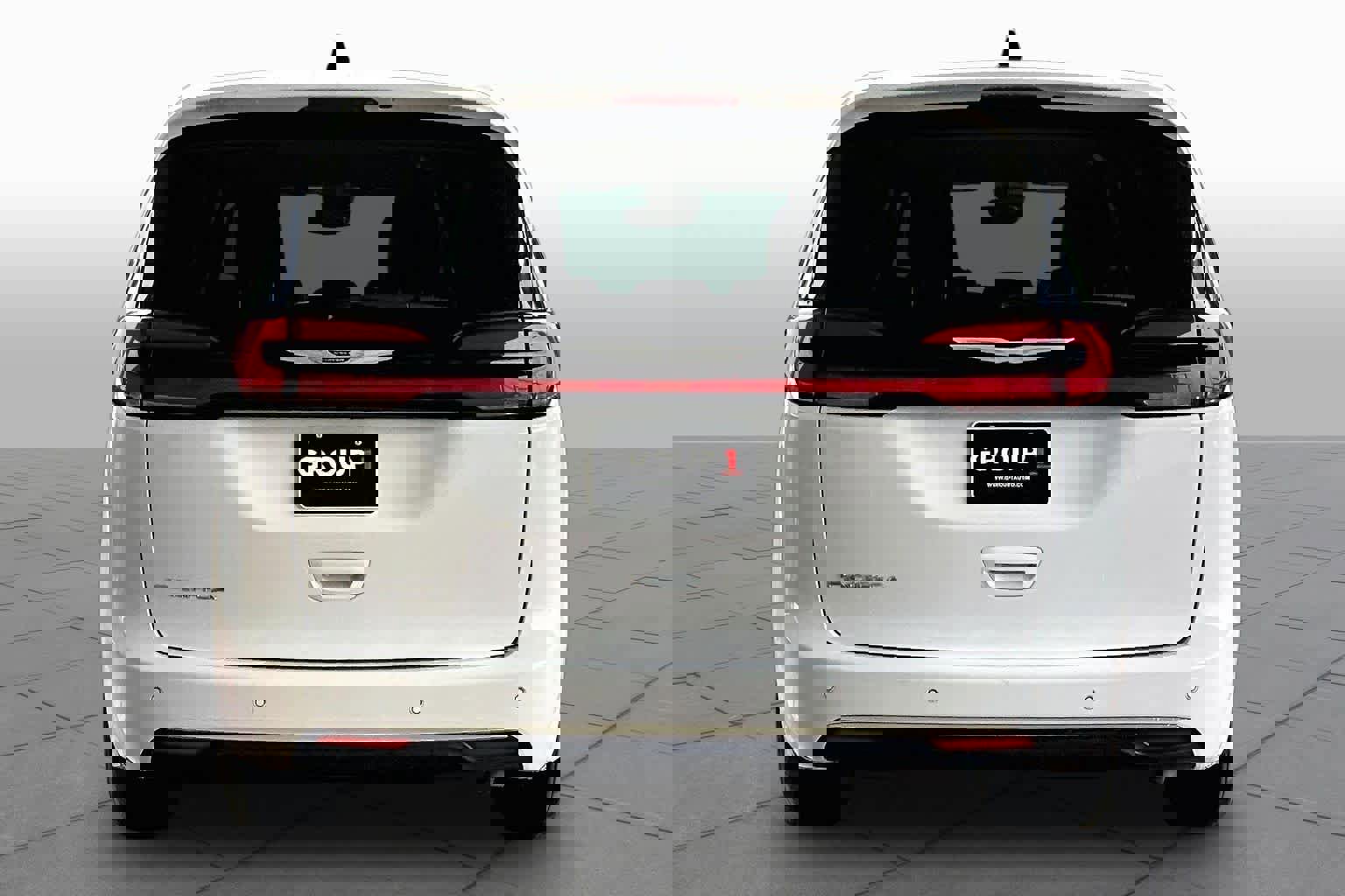 Used 2025 Chrysler Pacifica Select image 5