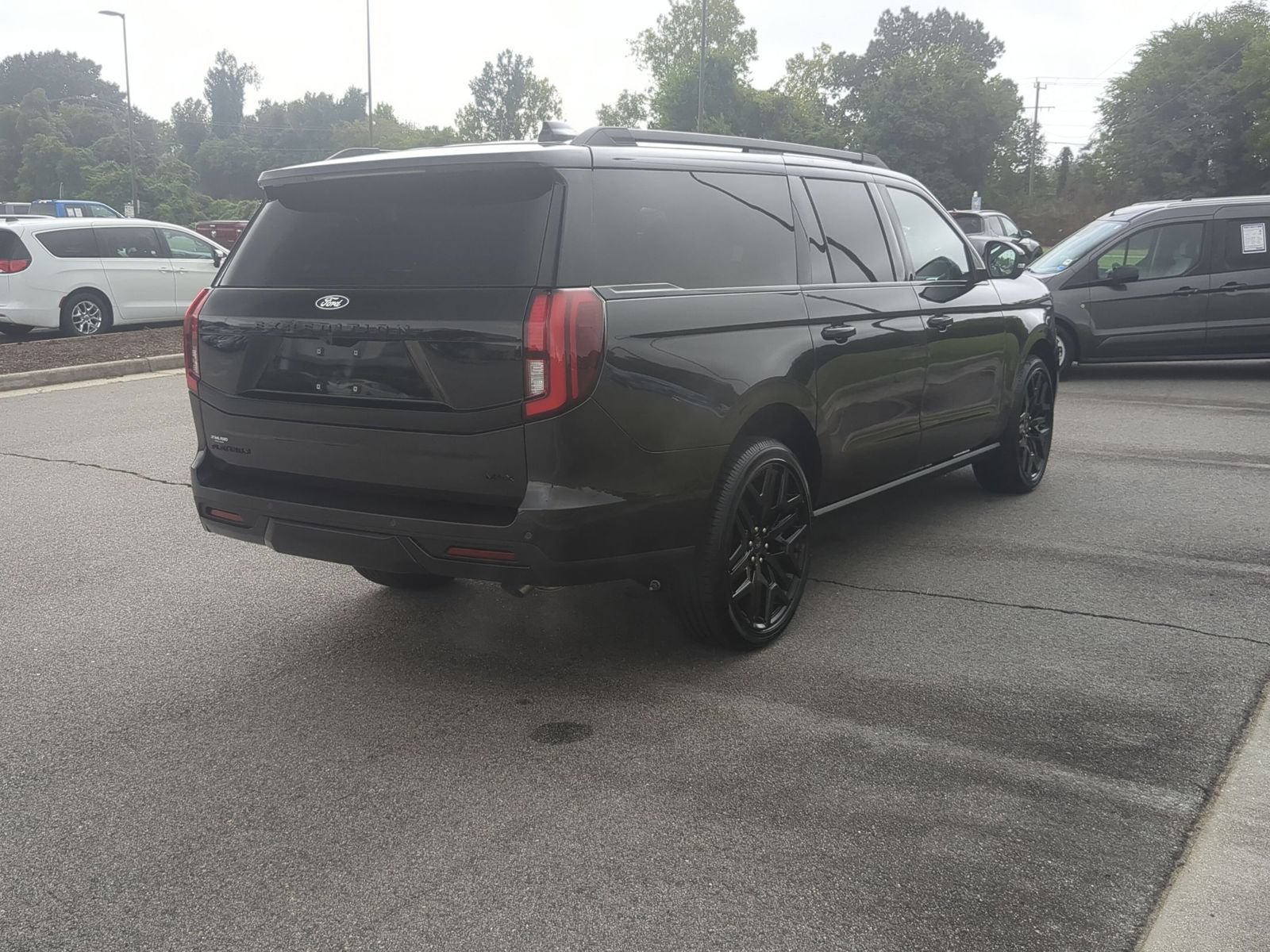 New 2027 Ford Expedition Max Platinum w/ Stealth Performance Package AWD/4WD image 3