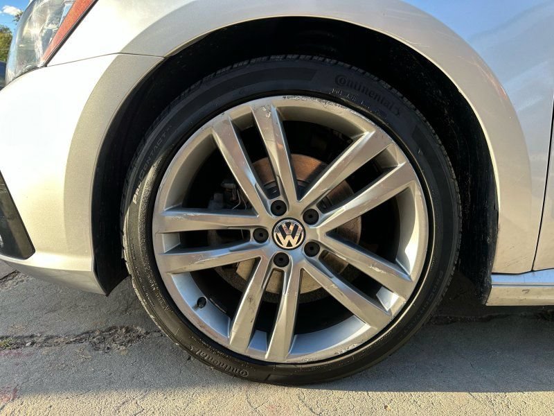Used 2018 Volkswagen Passat 2.0T R-Line FWD image 10