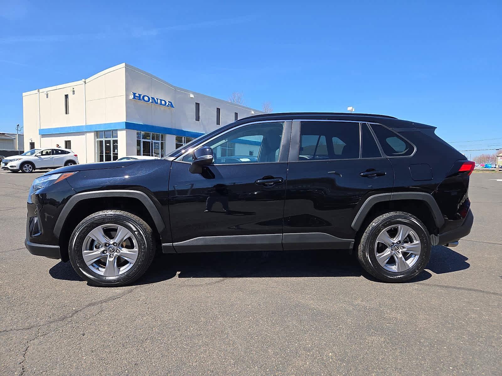 Used 2025 Toyota RAV4 XLE AWD/4WD image 8