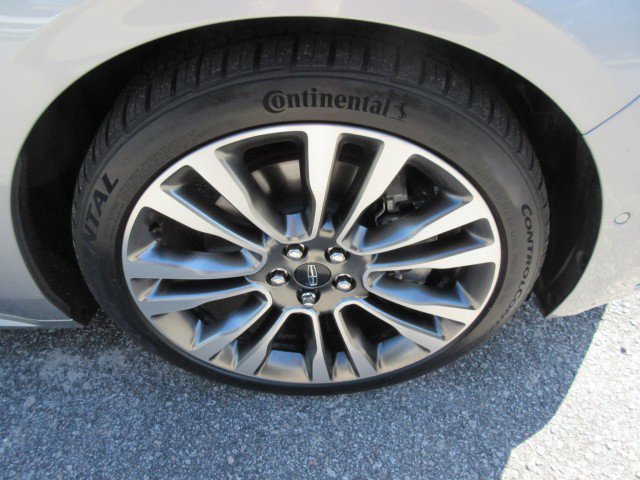 Used 2020 Lincoln Continental Reserve w/ Luxury Package image 12