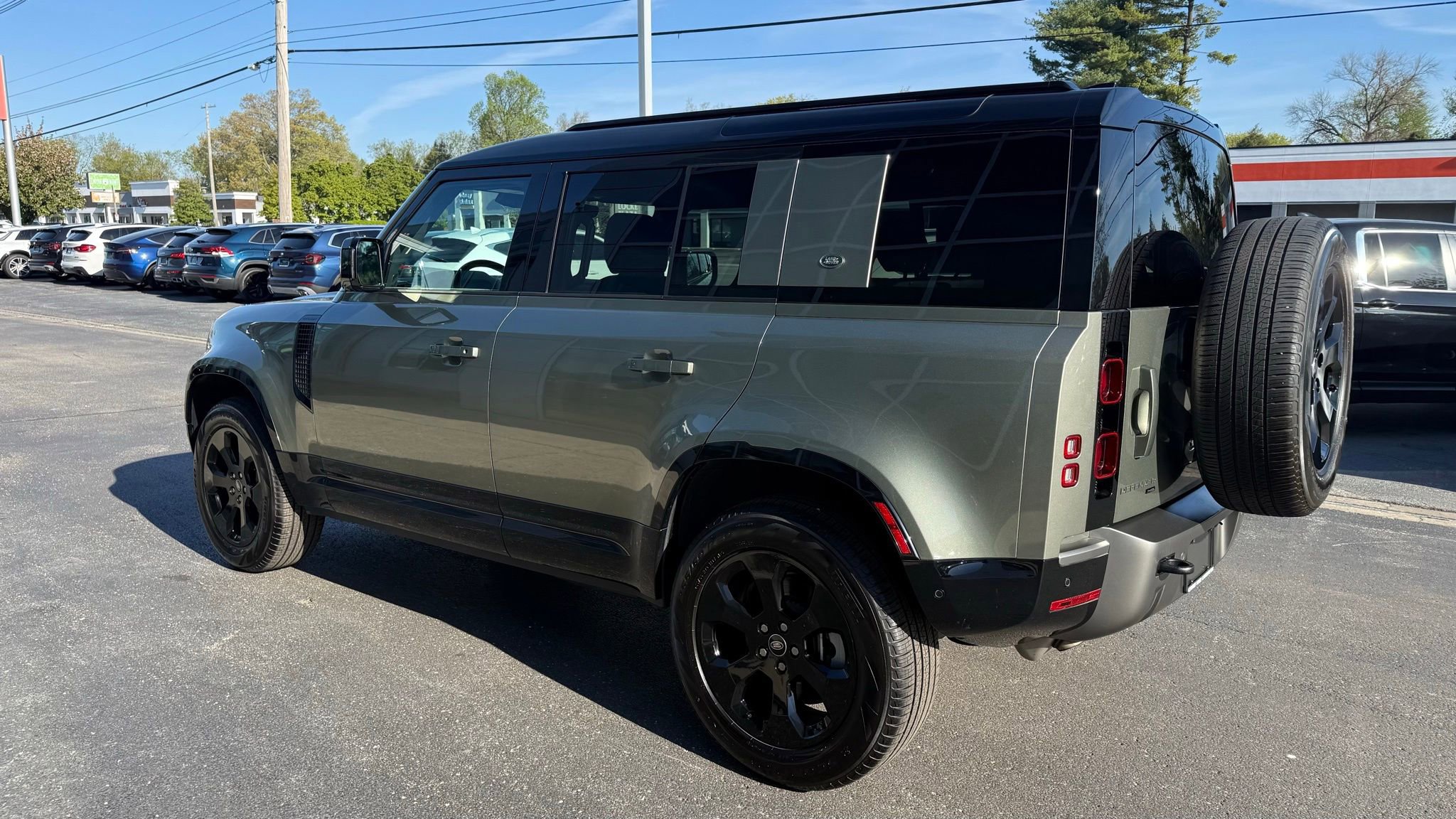 Used 2023 Land Rover Defender 110 X-Dynamic SE image 6