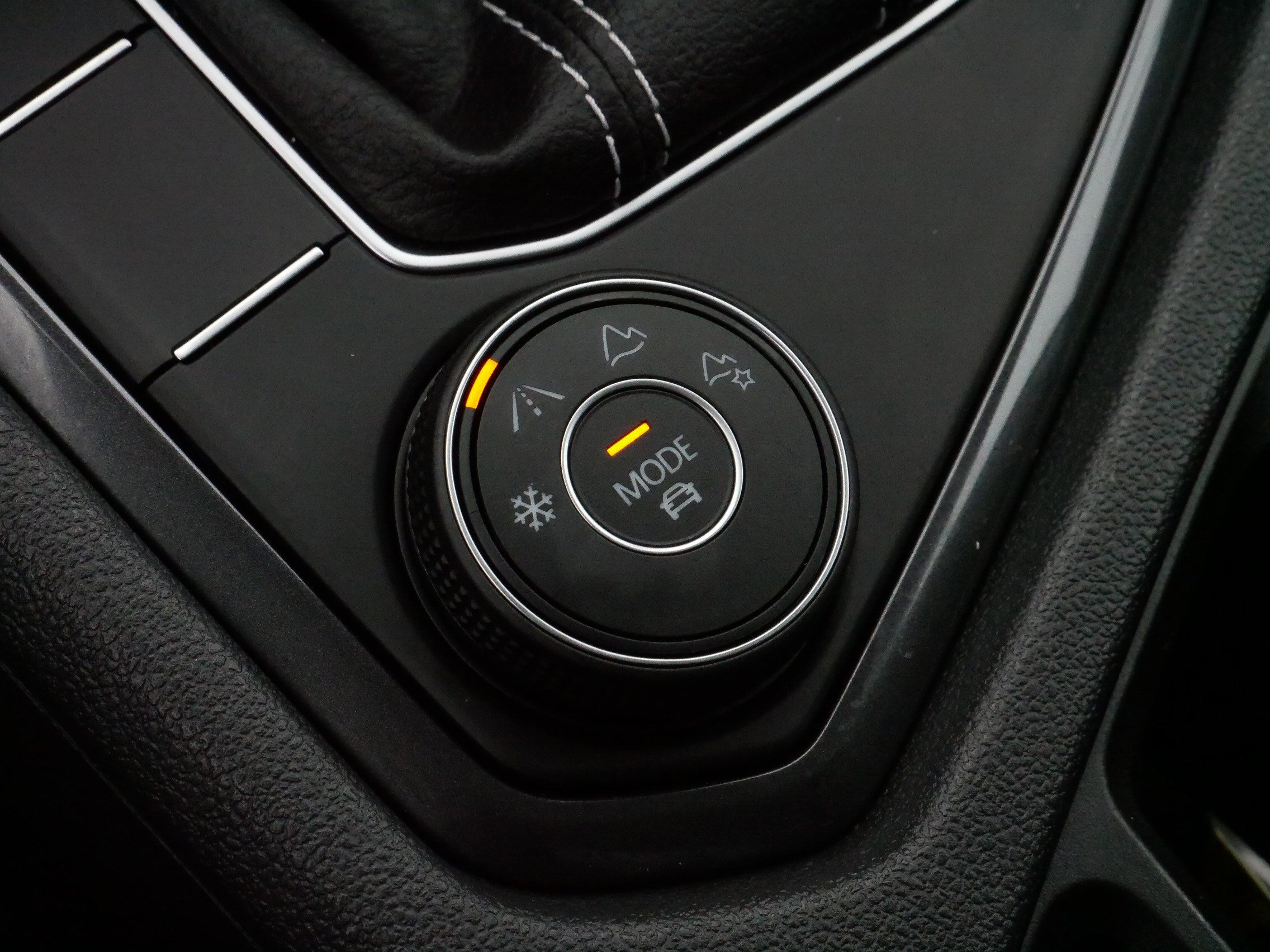 Certified 2024 Volkswagen Tiguan SE image 27