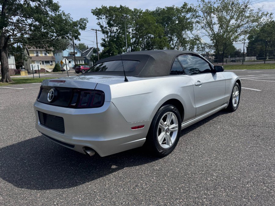 Used 2013 Ford Mustang Convertible RWD image 6