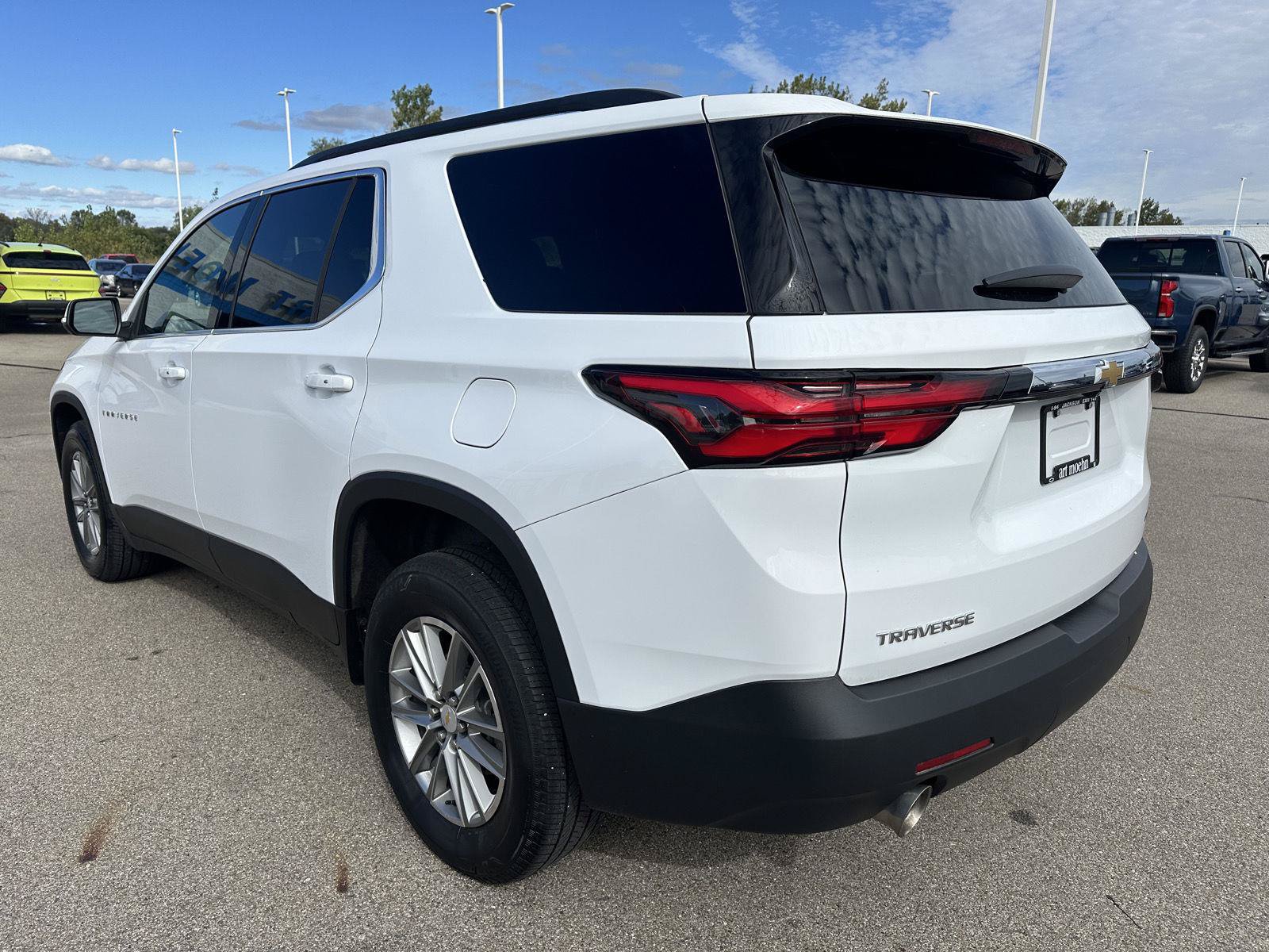 Used 2023 Chevrolet Traverse LT FWD image 5