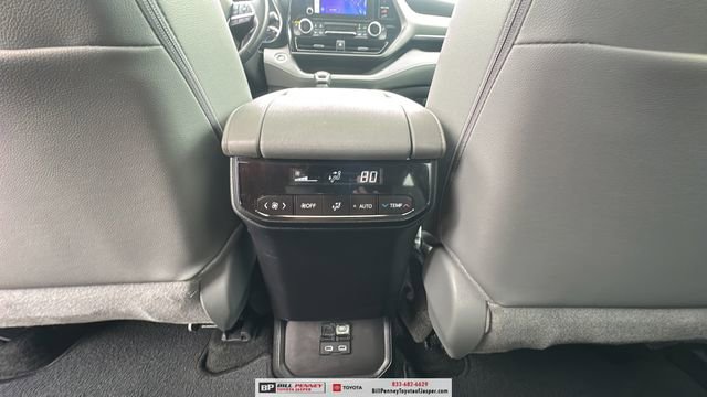 Used 2025 Toyota Highlander XLE image 14