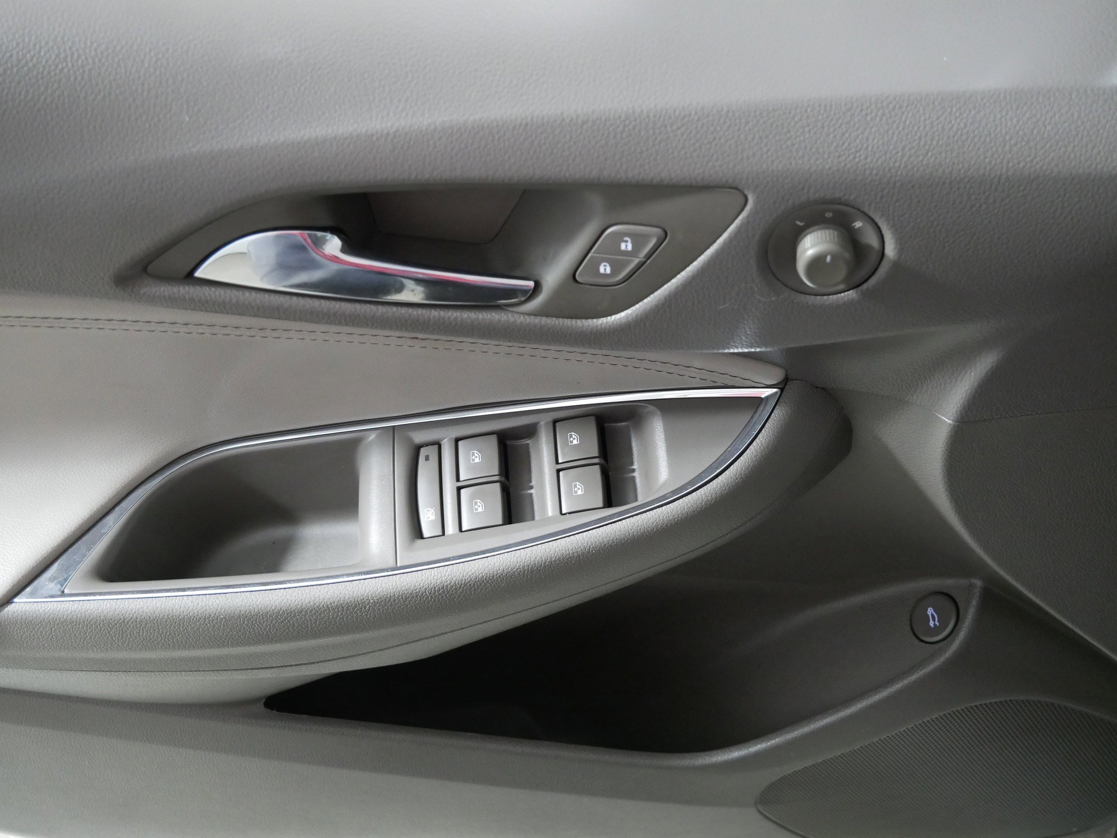 Used 2018 Chevrolet Cruze Premier image 19