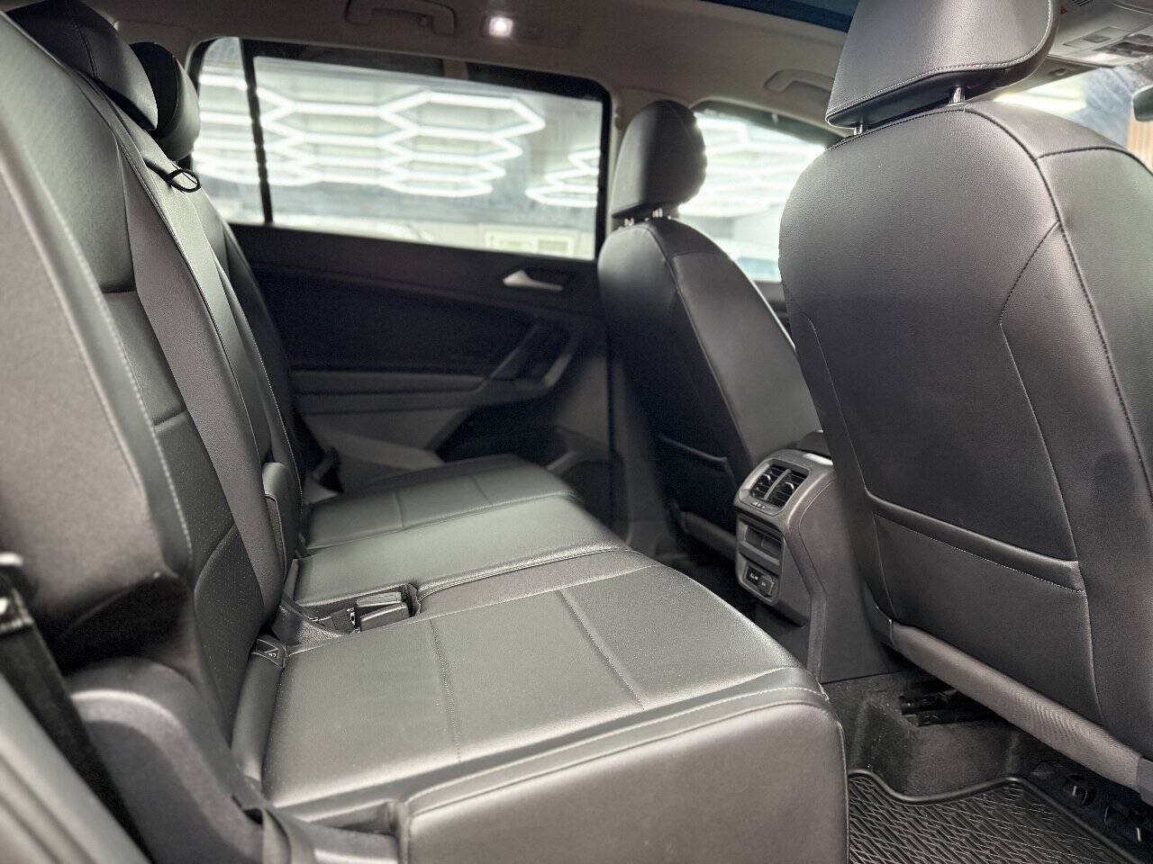 Used 2019 Volkswagen Tiguan SEL w/ 3rd Row Seat Package AWD/4WD image 21