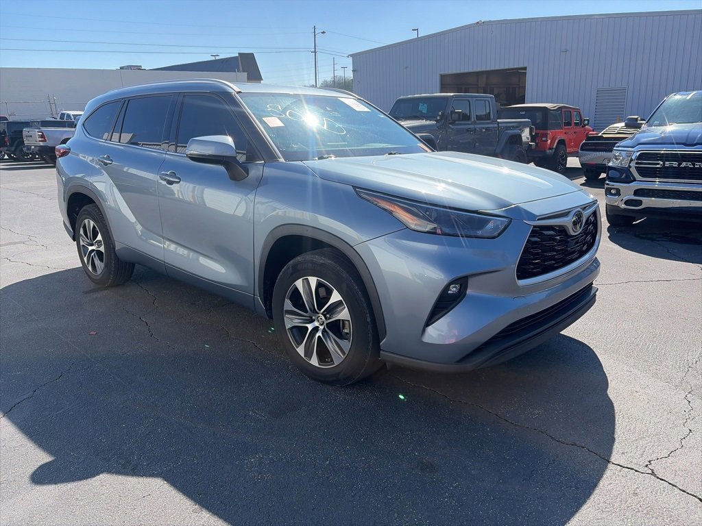 Used 2022 Toyota Highlander XLE
