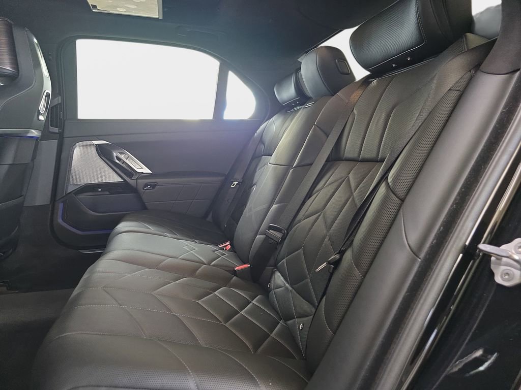 Certified 2024 BMW 760i xDrive w/ Luxury Rear Seating Package AWD/4WD image 14