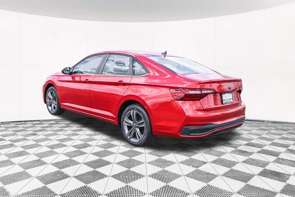 Certified 2023 Volkswagen Jetta SE FWD image 5