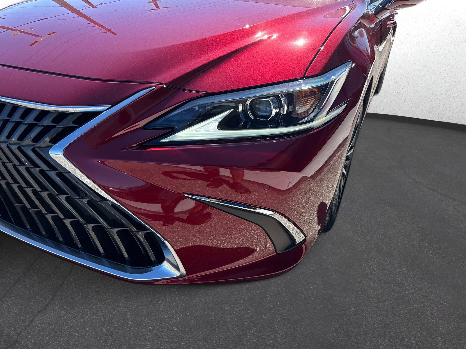 Certified 2025 Lexus ES 350 w/ Premium Package FWD image 9