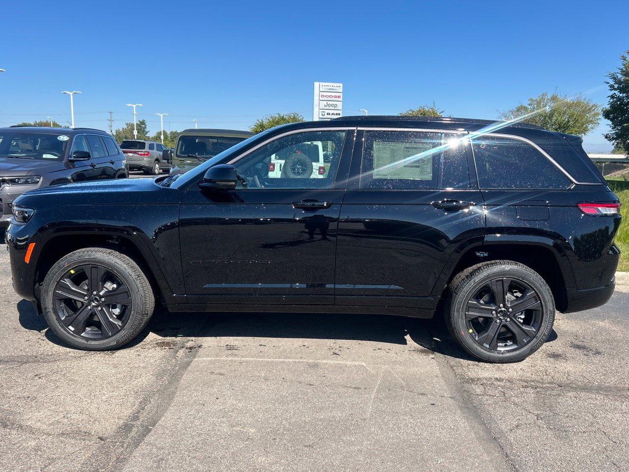New 2027 Jeep Grand Cherokee Limited AWD/4WD image 5