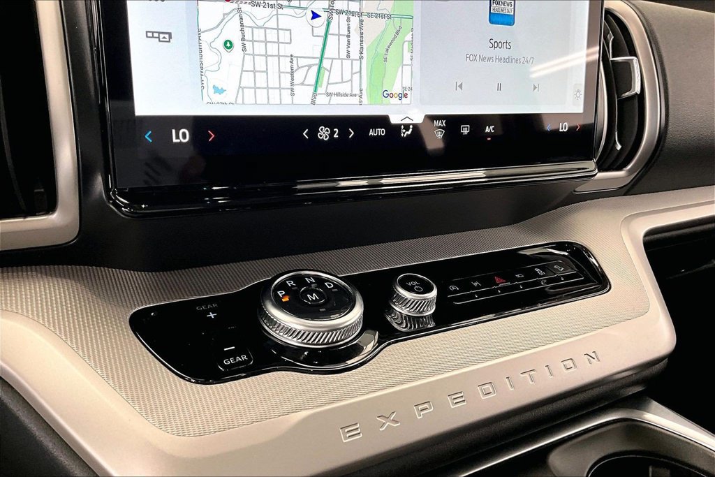 Certified 2025 Ford Expedition Active AWD/4WD image 32