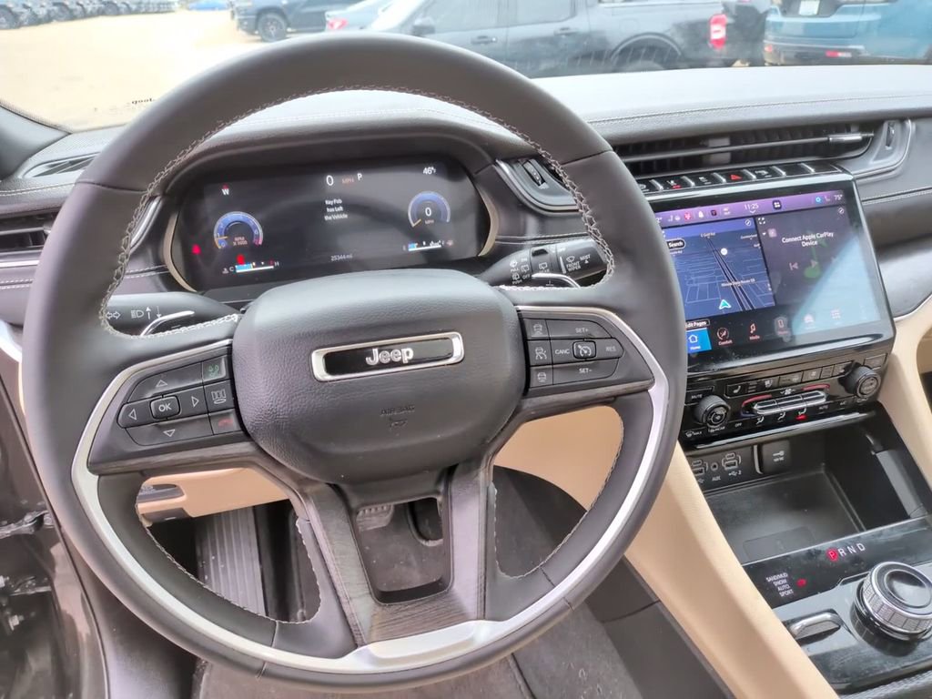 Certified 2025 Jeep Grand Cherokee L Limited w/ Luxury Tech Group II AWD/4WD image 32