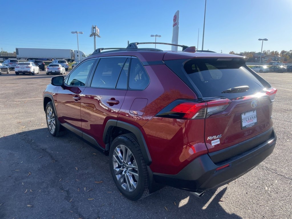Used 2023 Toyota RAV4 XLE Premium image 22