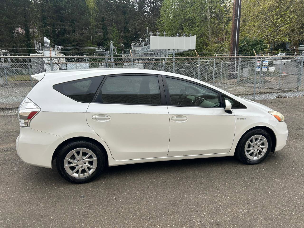 Used 2012 Toyota Prius V Three FWD image 4