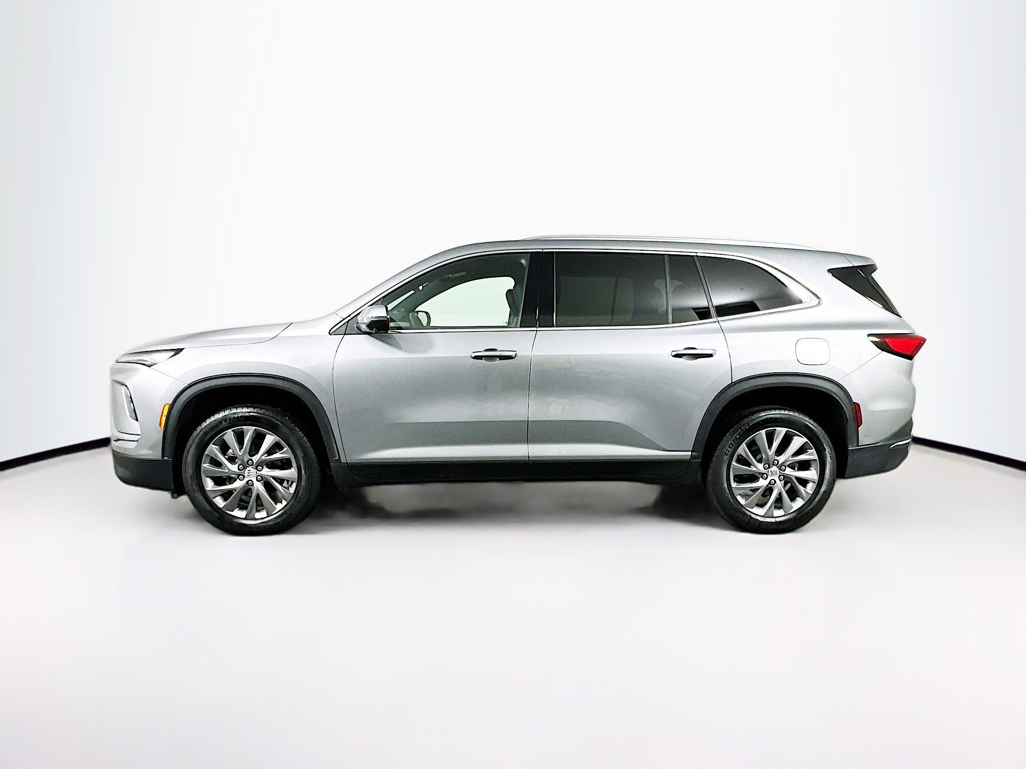 Used 2025 Buick Enclave Preferred image 4