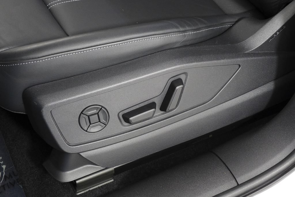 Used 2025 Audi Q5 Premium Plus w/ Premium Plus AWD/4WD image 23