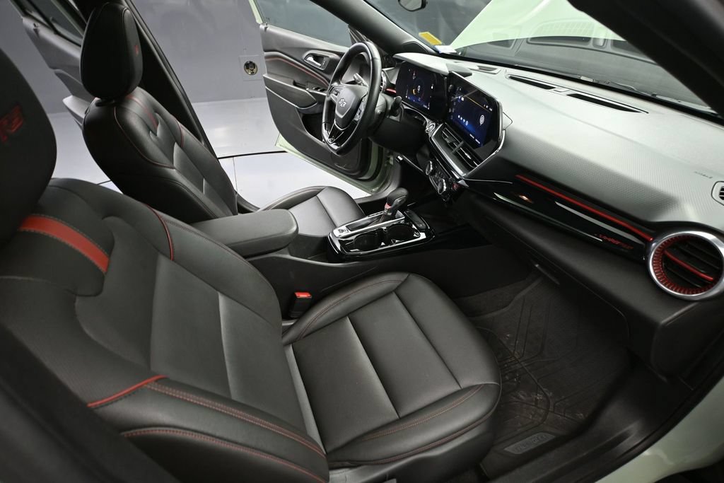 Used 2024 Chevrolet Trax RS w/ Sunroof Package FWD image 38