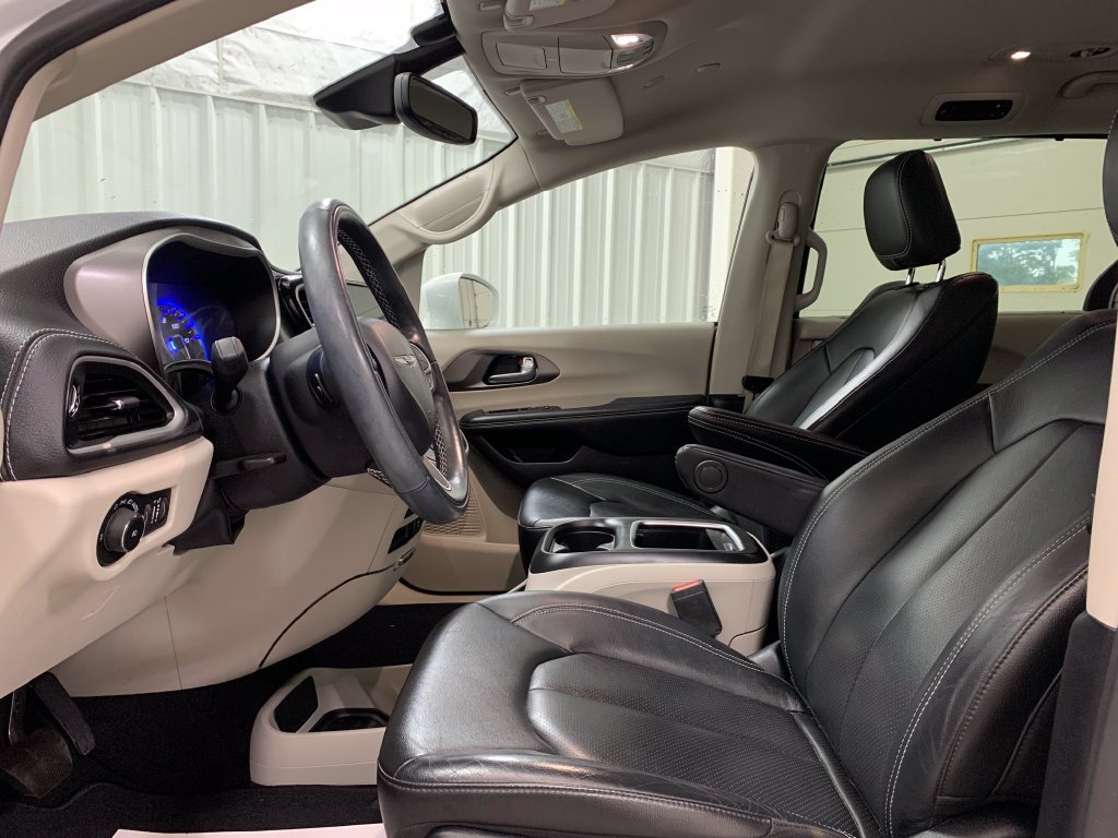 Used 2022 Chrysler Pacifica Touring-L AWD/4WD image 17