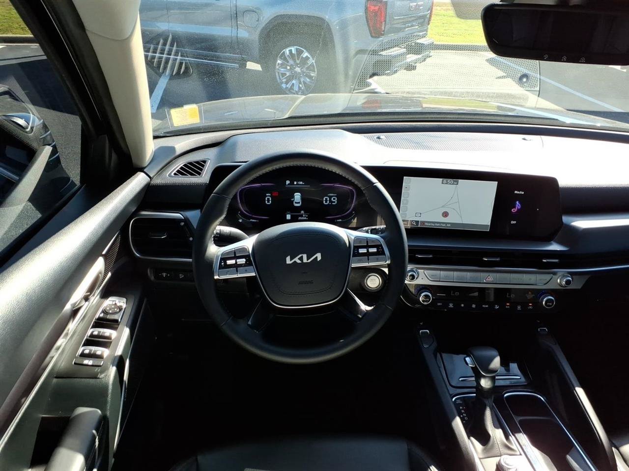 Used 2025 Kia Telluride S FWD image 9
