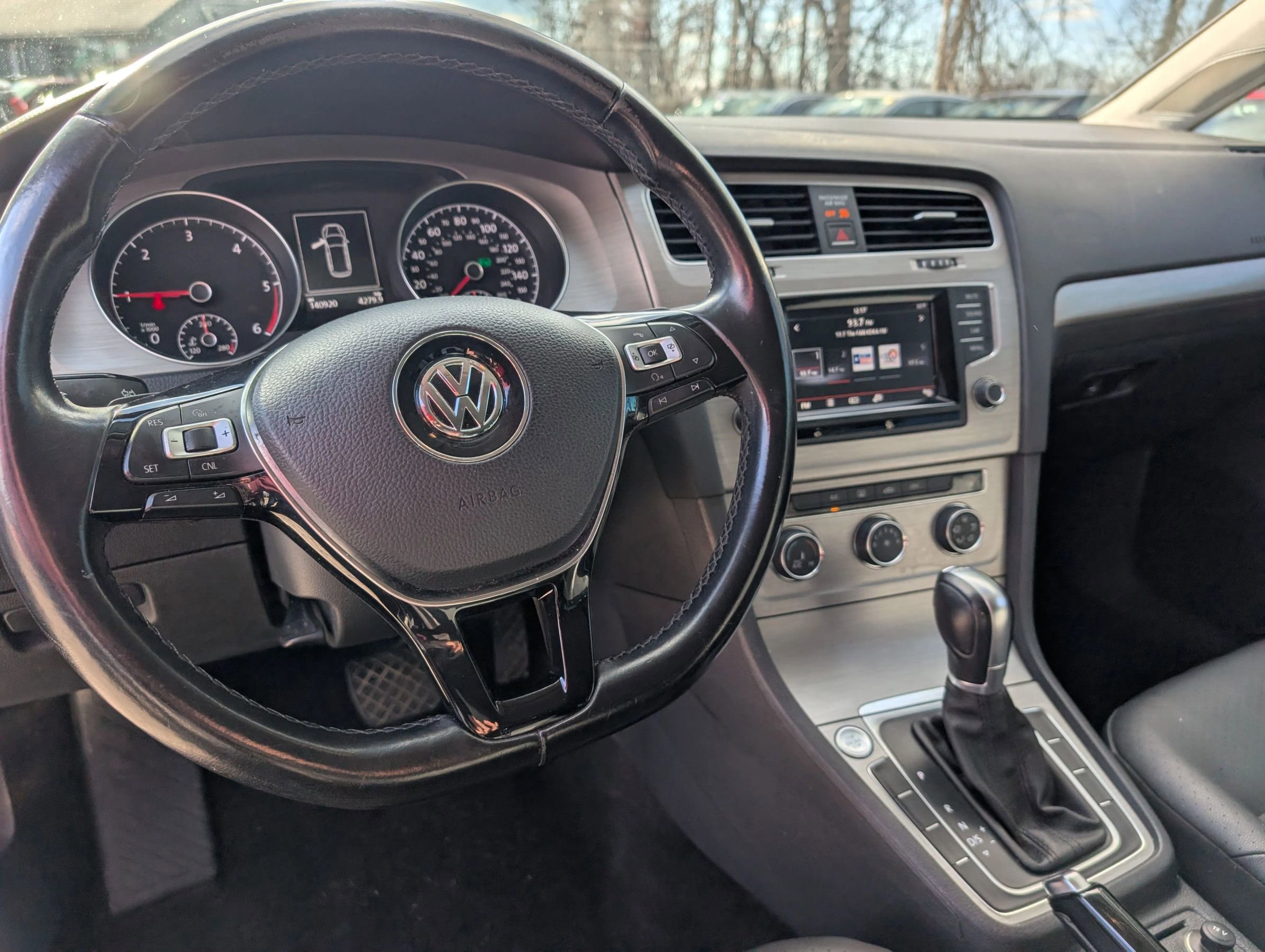 Used 2015 Volkswagen Golf TDI S image 18