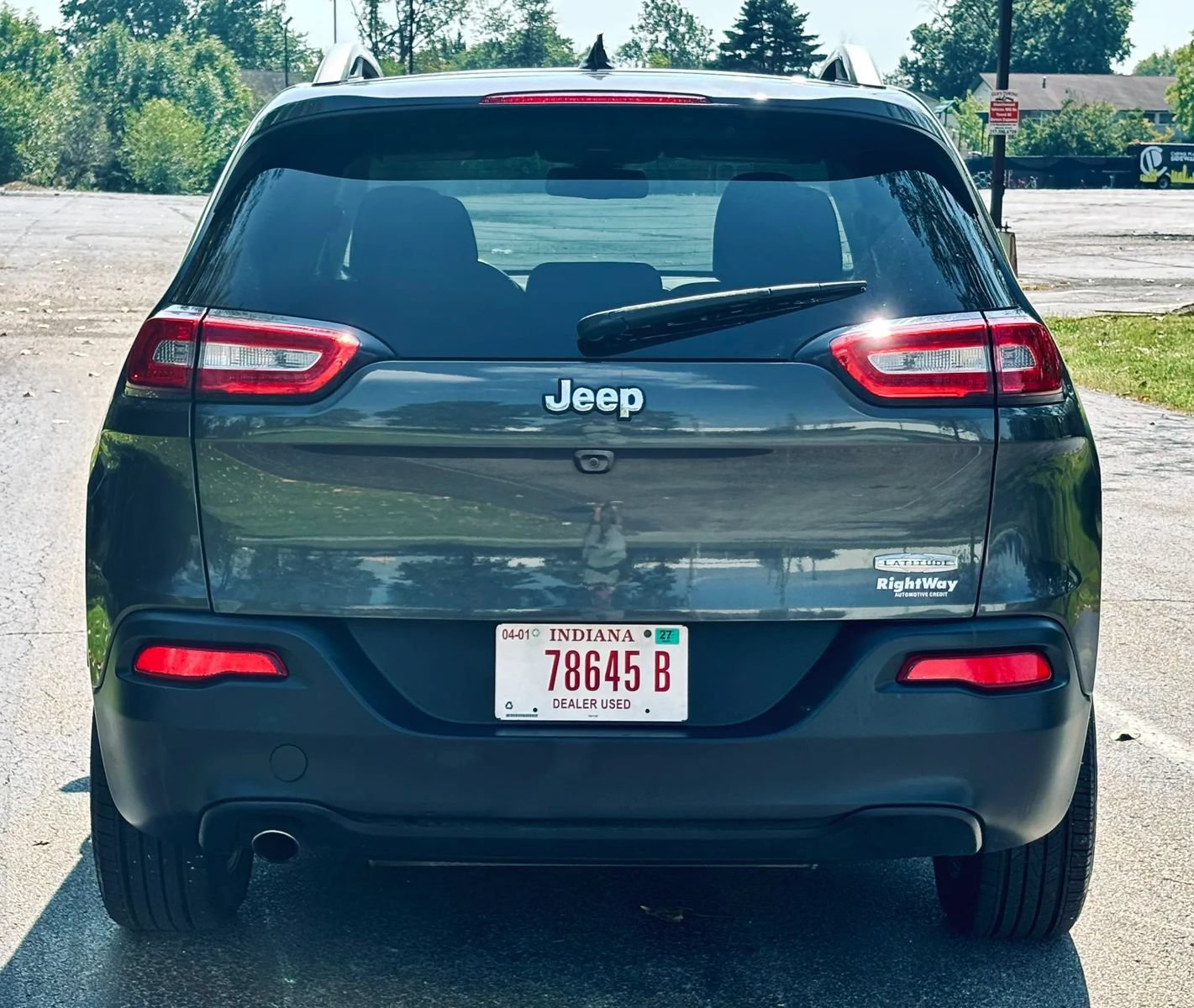 Used 2016 Jeep Cherokee Latitude w/ Cold Weather Group FWD image 9