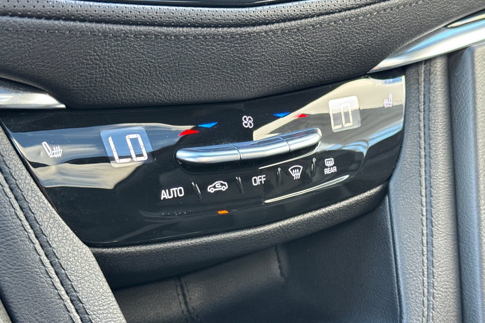 Used 2022 Cadillac XT6 Luxury image 24