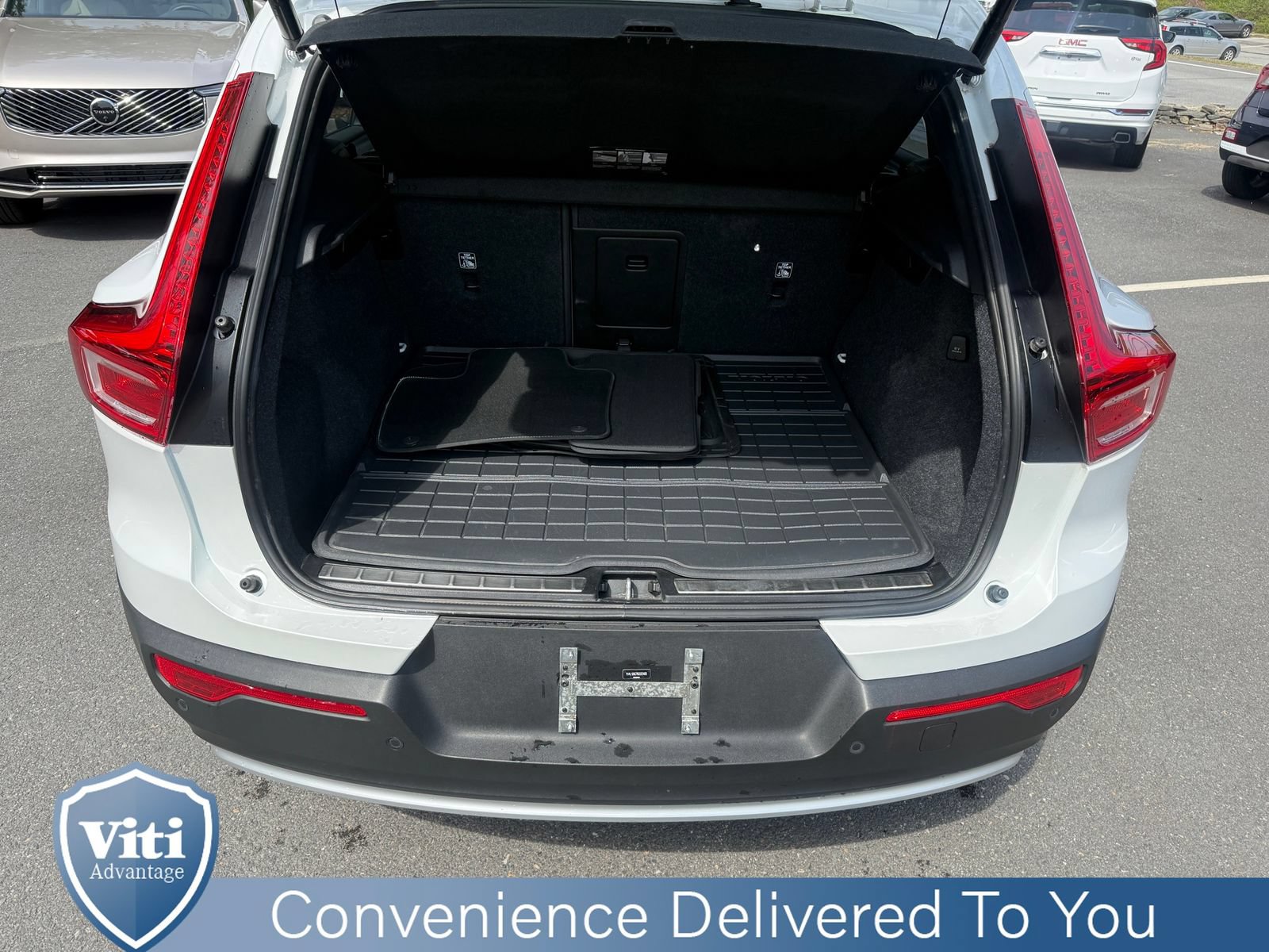 Certified 2024 Volvo XC40 B5 Plus w/ Protection Package Premier AWD/4WD image 24