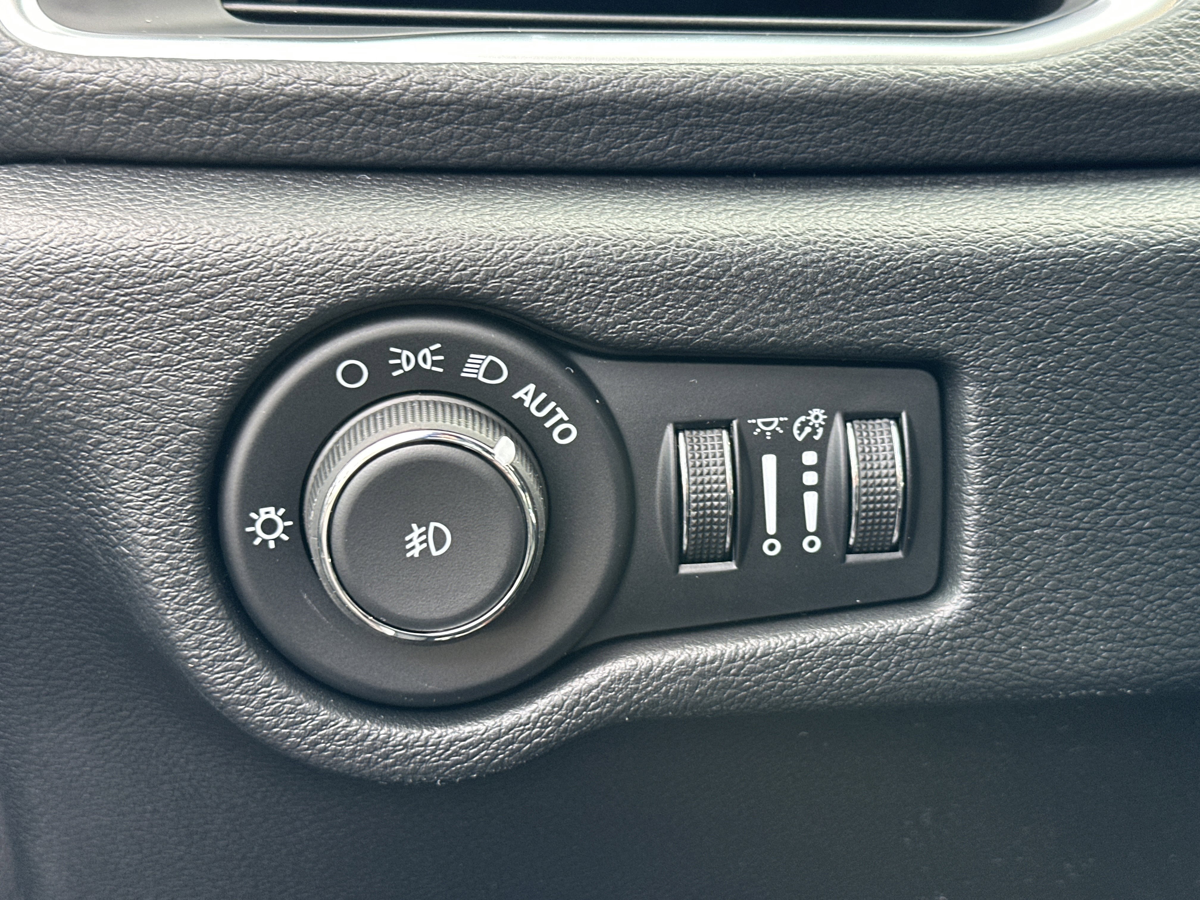 New 2026 Chrysler Pacifica Limited image 12