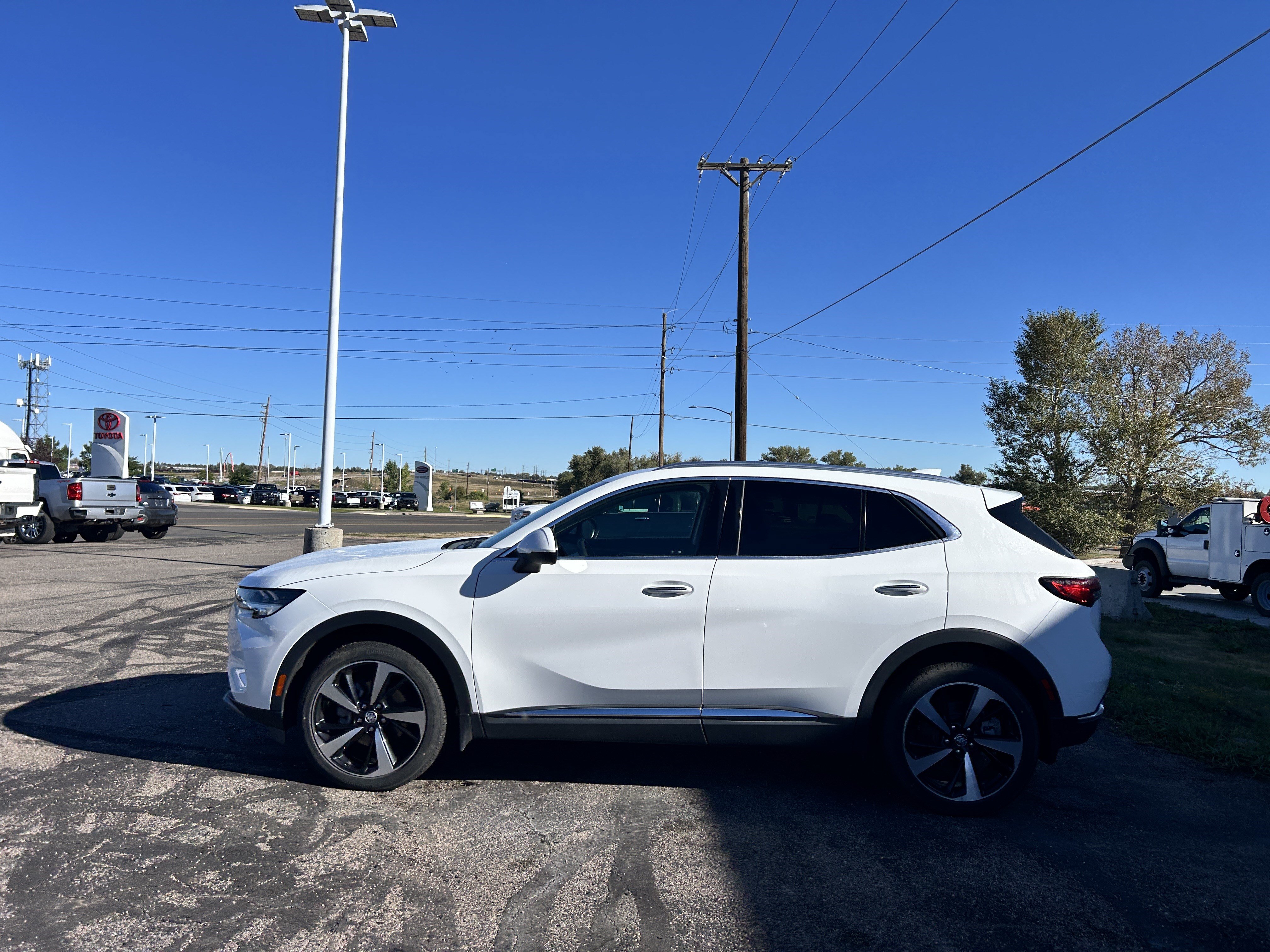 Used 2022 Buick Envision Essence w/ Safety Package AWD/4WD image 17