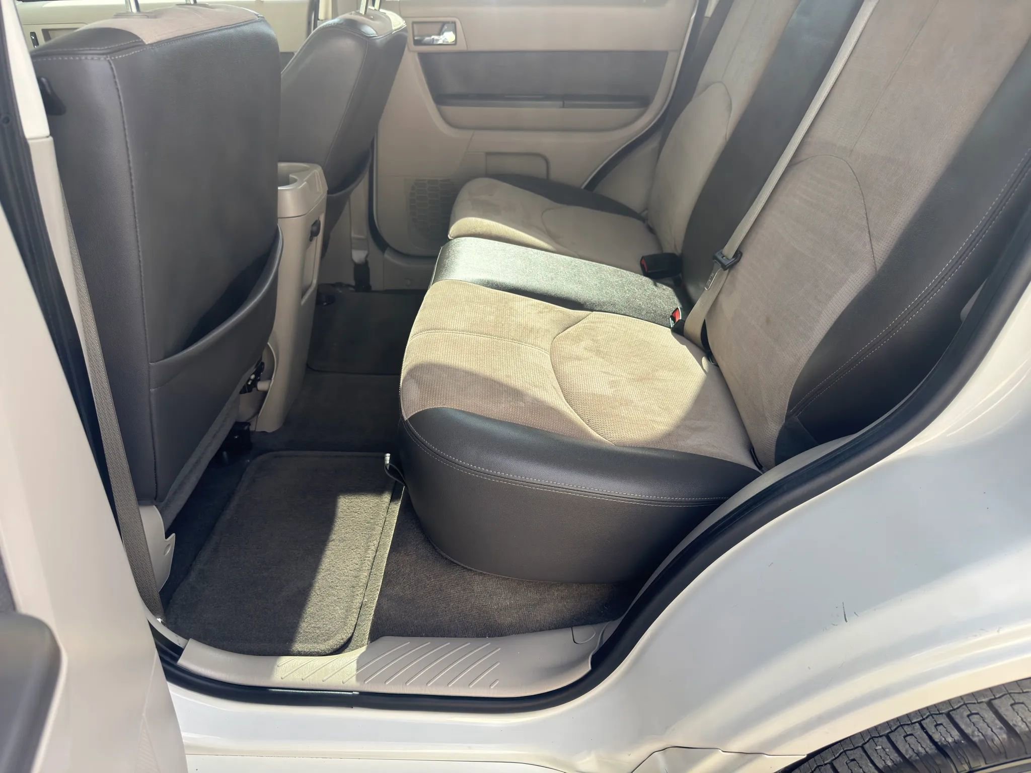 Used 2009 Mercury Mariner Premier FWD image 9
