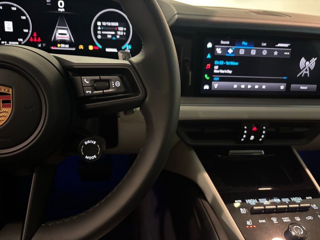 Certified 2025 Porsche Cayenne AWD/4WD image 16