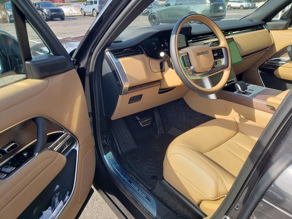 New 2026 Land Rover Range Rover SE image 9