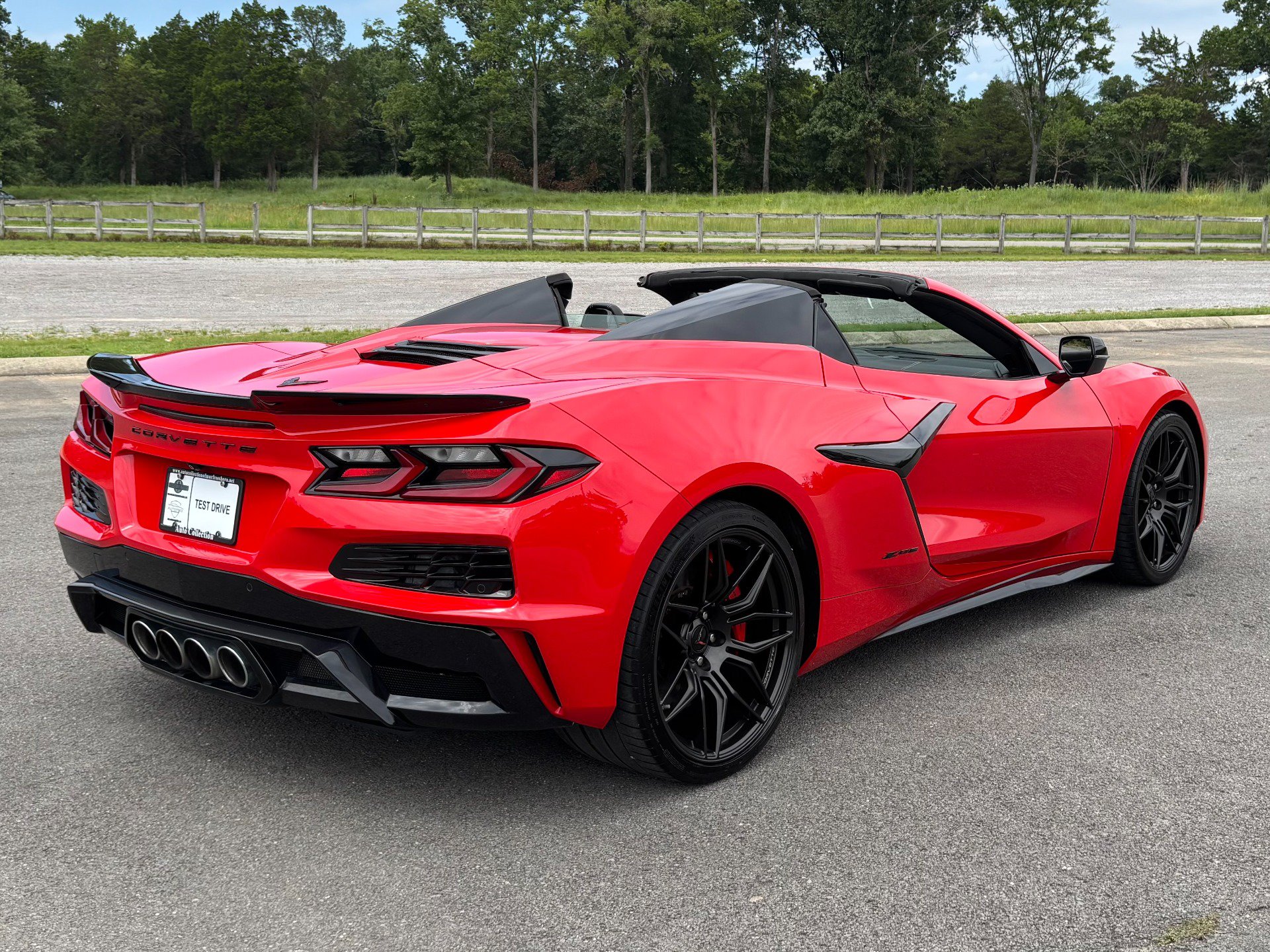 Used 2023 Chevrolet Corvette Z06 RWD image 3
