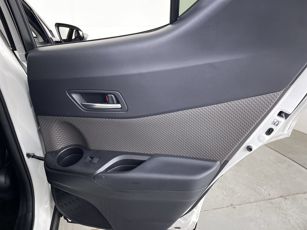Used 2020 Toyota C-HR Limited FWD image 21