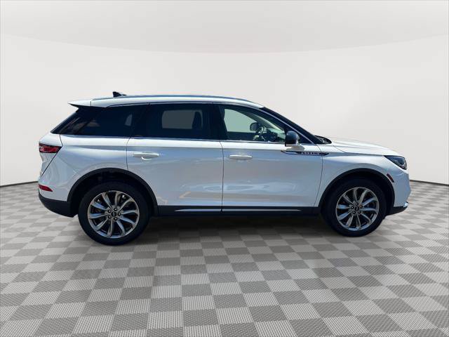 Used 2022 Lincoln Corsair AWD w/ Premium Package image 2