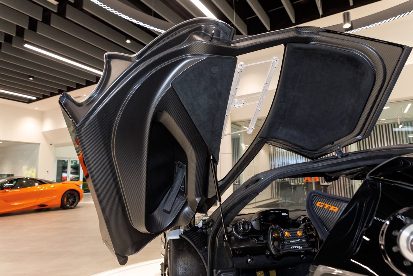 Used 2020 McLaren Senna RWD image 74