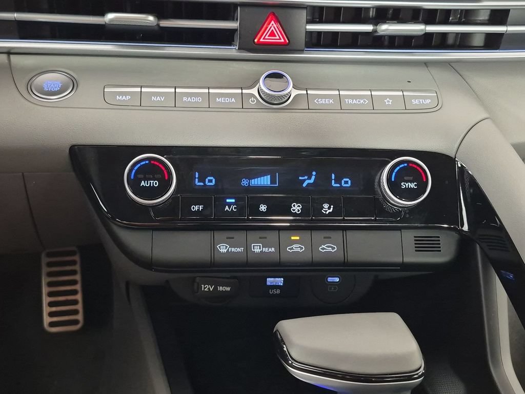Used 2025 Hyundai Elantra SEL FWD image 27
