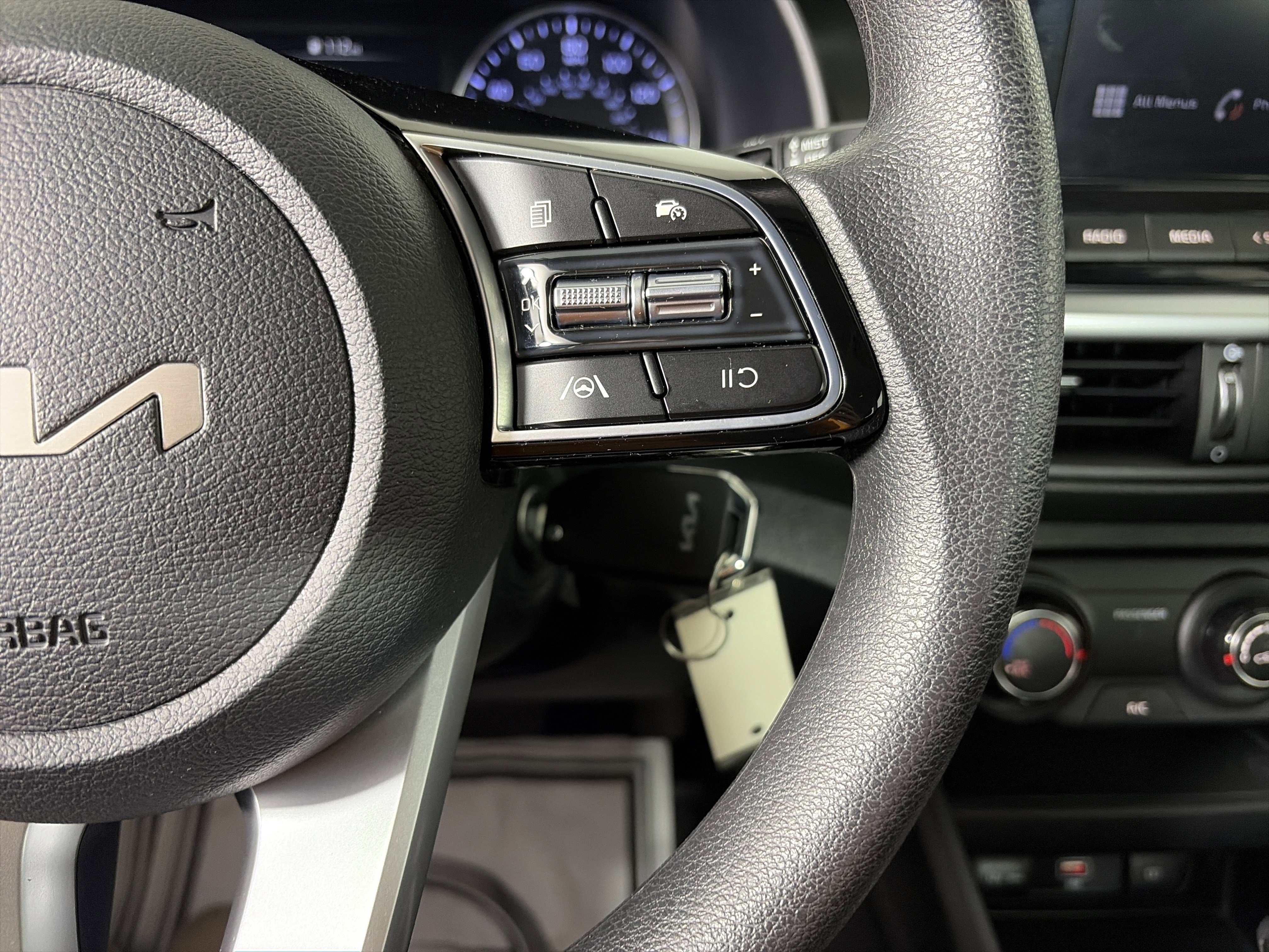 Used 2024 Kia Forte LXS w/ LXS Technology Package image 17