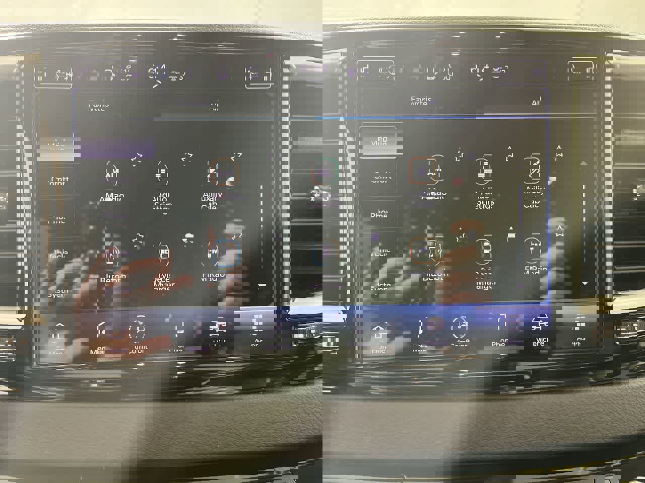 Used 2023 Chrysler Pacifica Touring-L image 18